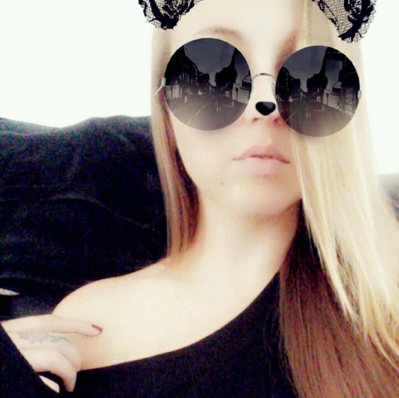 Meet your Posher, Lindsay - Picture 1 of 1